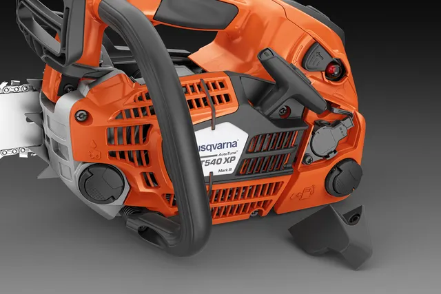 Opcjonalne zintegrowane urządzenie komunikacyjne diagnozuje silnik pilarki Husqvarna T540 XP Mark III